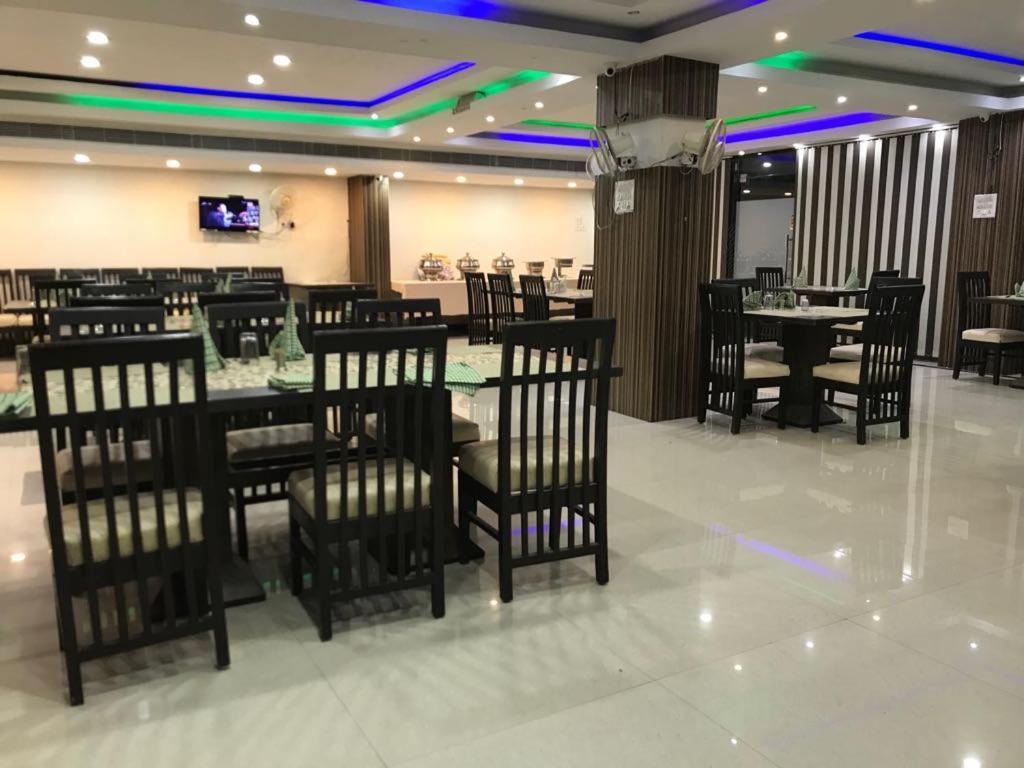 Hotel Sarweshwary 3*