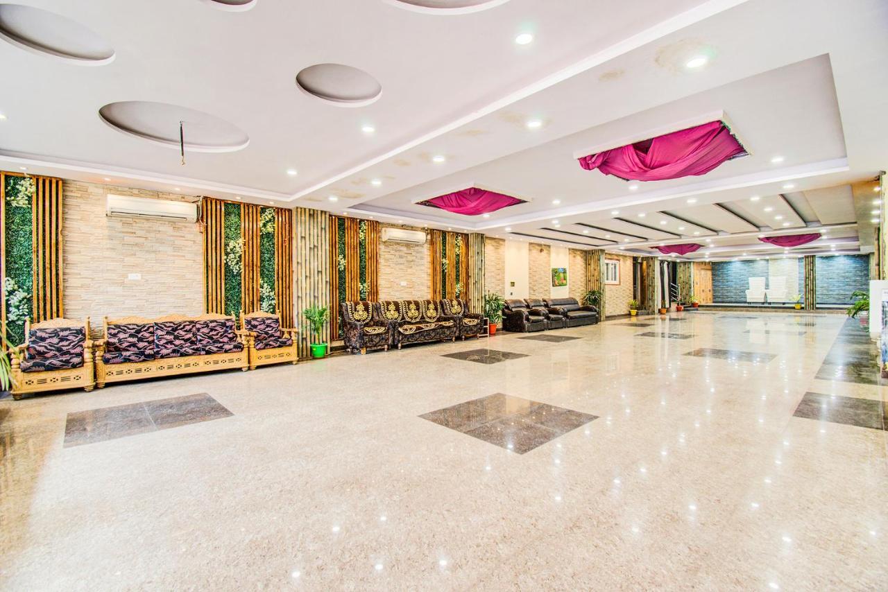 Hotel Sarweshwary 3*